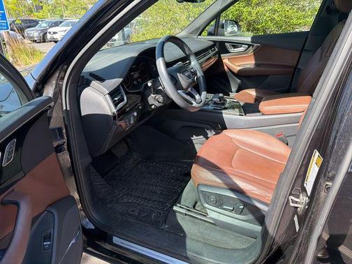 Orca Black Metallic 2018 Audi Q7 3.0T Prestige