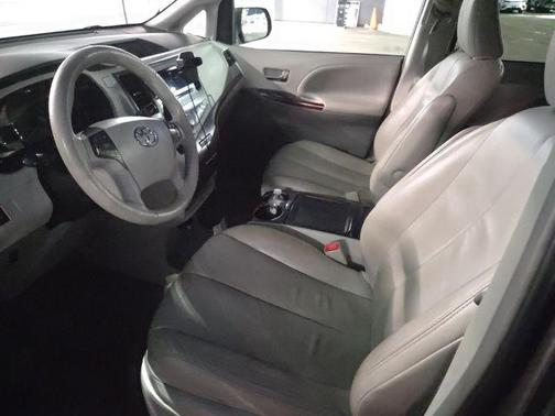 2013 Toyota Sienna XLE