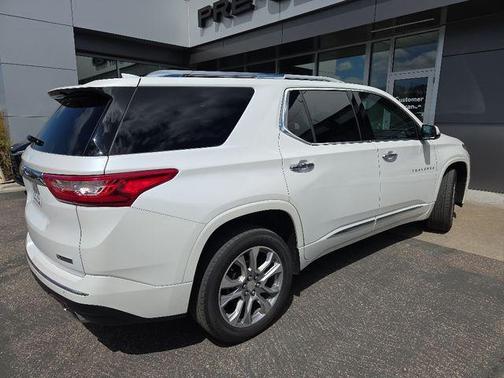 Iridescent Pearl Tricoat 2018 Chevrolet Traverse Premier