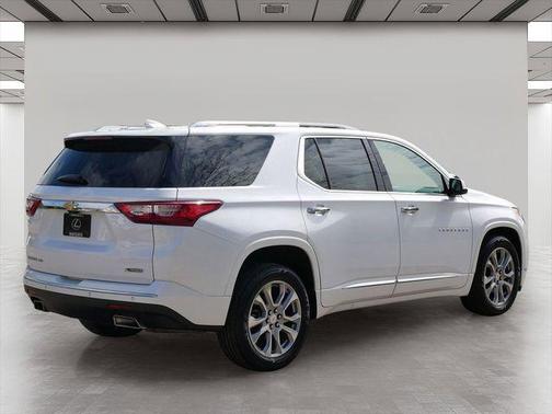Iridescent Pearl Tricoat 2018 Chevrolet Traverse Premier