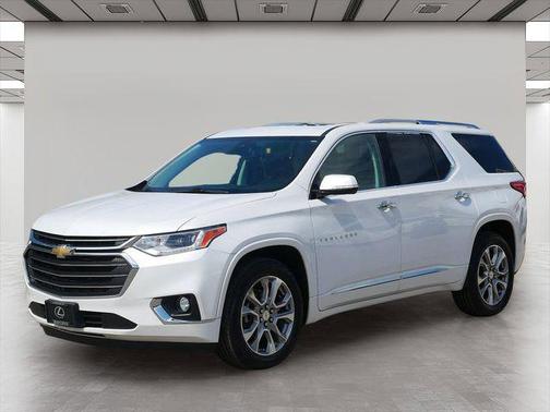 Iridescent Pearl Tricoat 2018 Chevrolet Traverse Premier