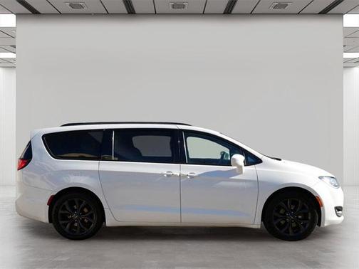 2018 Chrysler Pacifica Touring-L Plus