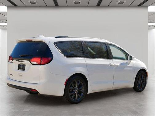 2018 Chrysler Pacifica Touring-L Plus