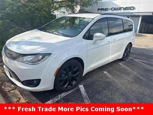 2018 Chrysler Pacifica Touring-L Plus
