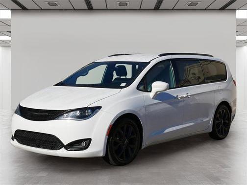 2018 Chrysler Pacifica Touring-L Plus