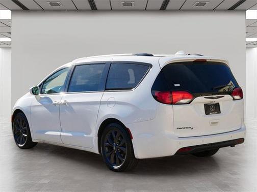 2018 Chrysler Pacifica Touring-L Plus