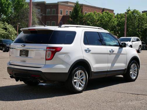 White Platinum Metallic Tri-Coat 2011 Ford Explorer XLT