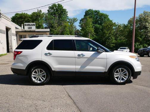 White Platinum Metallic Tri-Coat 2011 Ford Explorer XLT