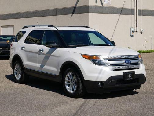 White Platinum Metallic Tri-Coat 2011 Ford Explorer XLT