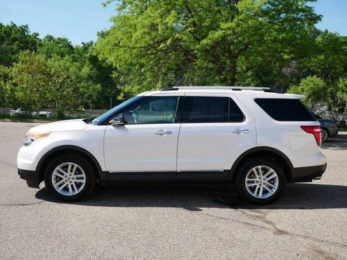 White Platinum Metallic Tri-Coat 2011 Ford Explorer XLT