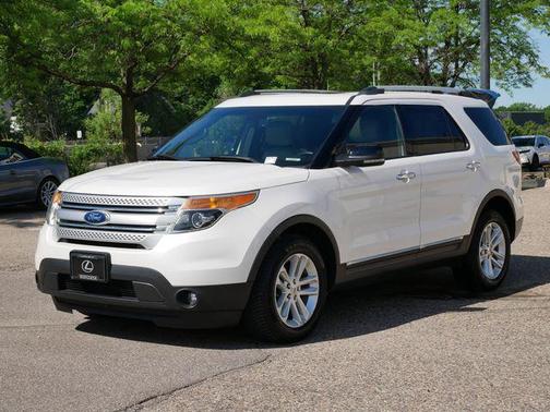 White Platinum Metallic Tri-Coat 2011 Ford Explorer XLT