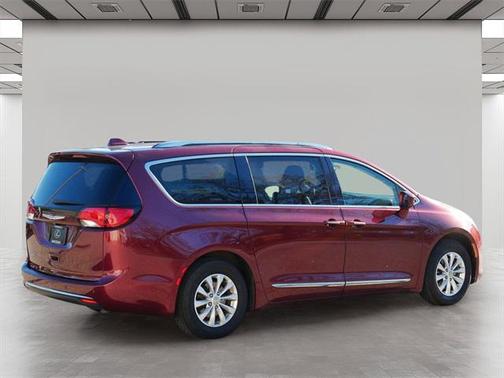 2018 Chrysler Pacifica Touring-L