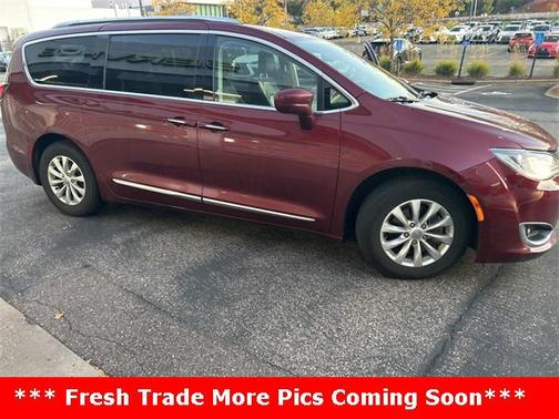 2018 Chrysler Pacifica Touring-L