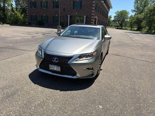 Atomic Silver 2016 Lexus ES 300h Base