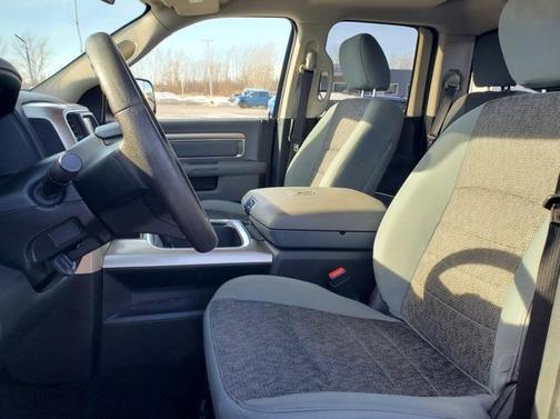 2017 RAM 1500 SLT