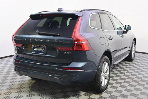 2022 Volvo XC60 B5 Momentum