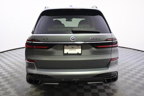 2023 BMW X7 M60i