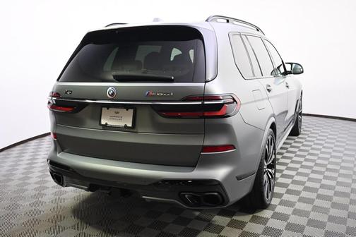 2023 BMW X7 M60i