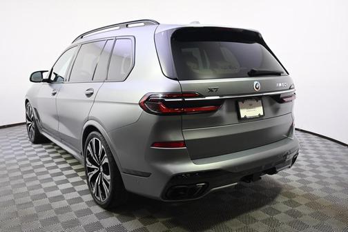 2023 BMW X7 M60i