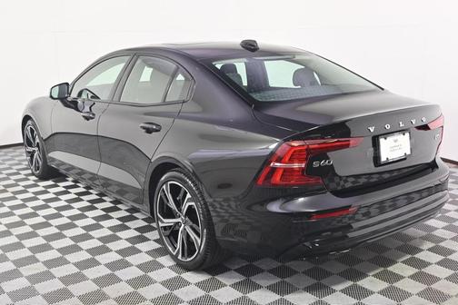 2025 Volvo S60 B5 Plus