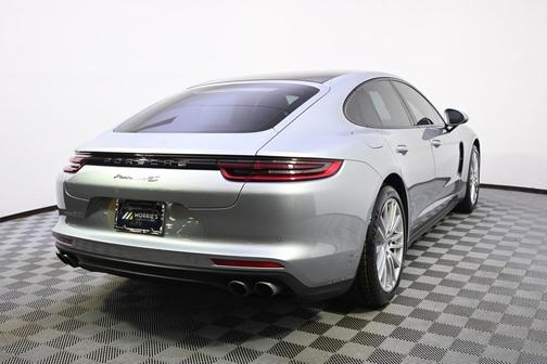 2018 Porsche Panamera 4S