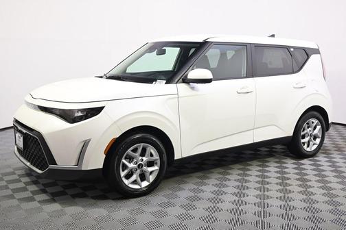 Snow White Pearl 2025 Kia Soul LX