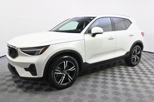 2023 Volvo XC40 B5 Plus Bright Theme