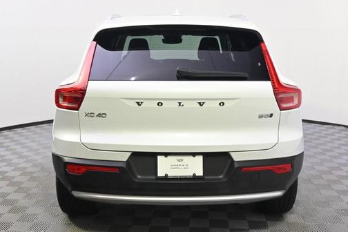 2023 Volvo XC40 B5 Plus Bright Theme