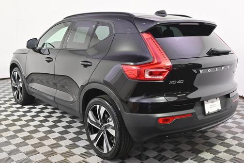 2024 Volvo XC40 B5 Plus Dark Theme