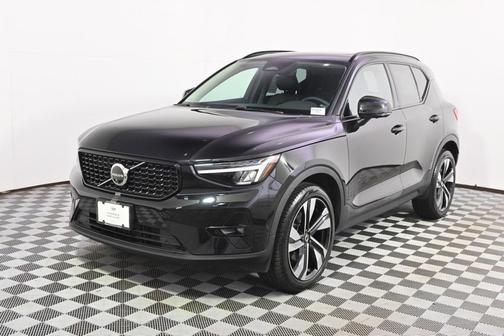 2024 Volvo XC40 B5 Plus Dark Theme