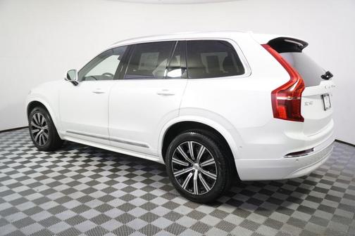 Crystal White Pearl 2025 Volvo XC90 B6 Plus 7-Seater