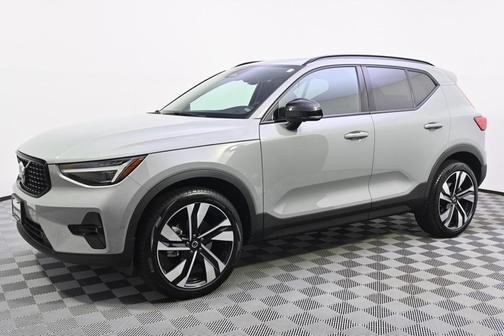 2025 Volvo XC40 B5 Plus Dark Theme
