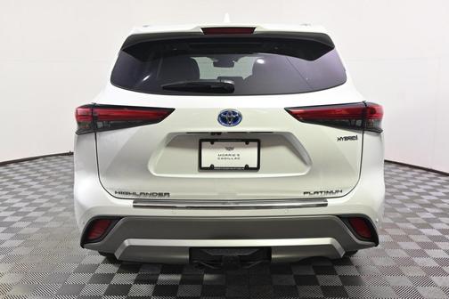 2023 Toyota Highlander Hybrid Platinum