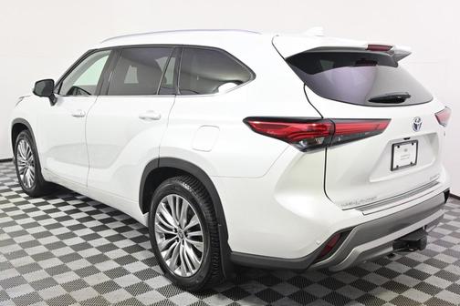 2023 Toyota Highlander Hybrid Platinum