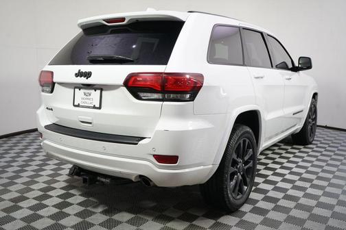 Bright White Clearcoat 2021 Jeep Grand Cherokee Laredo X