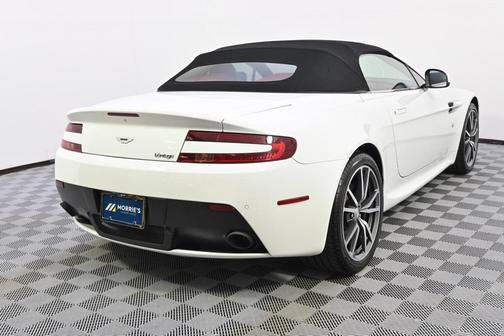 2015 Aston Martin V8 Vantage Base