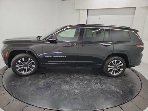 Diamond Black Crystal Pearlcoat 2021 Jeep Grand Cherokee L Overland