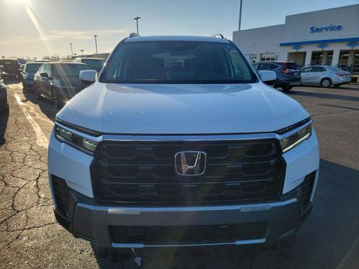 Platinum White Pearl 2026 Honda Pilot Touring 8-Passenger