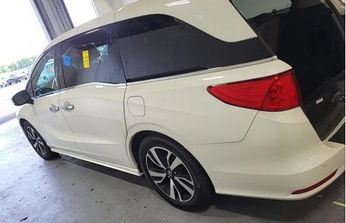 White Diamond Pearl 2019 Honda Odyssey Elite