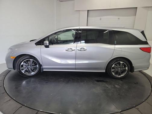 Lunar Silver Metallic 2024 Honda Odyssey Elite