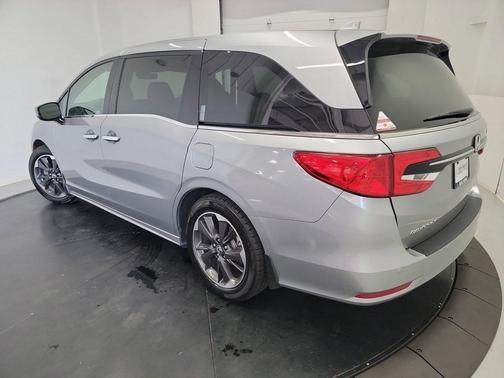 Lunar Silver Metallic 2024 Honda Odyssey Elite