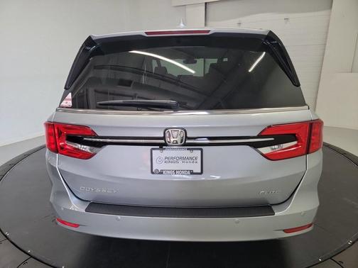 Lunar Silver Metallic 2024 Honda Odyssey Elite