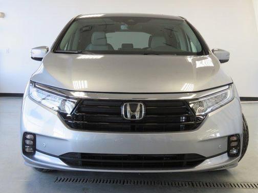 Lunar Silver Metallic 2024 Honda Odyssey Elite