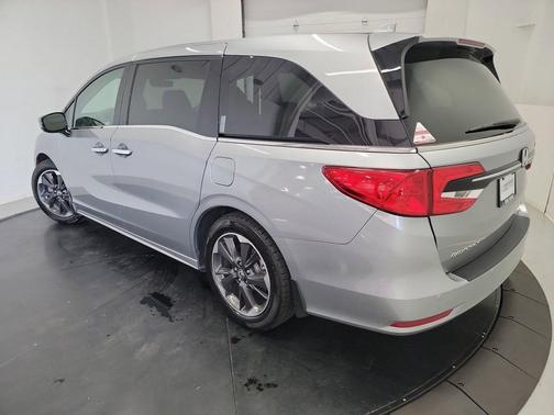 Lunar Silver Metallic 2024 Honda Odyssey Elite
