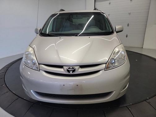 Silver Shadow Pearl 2010 Toyota Sienna XLE