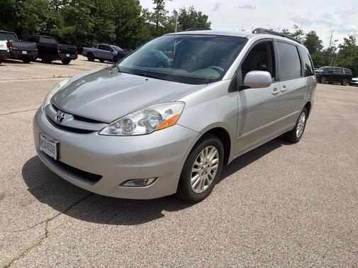 Silver Shadow Pearl 2010 Toyota Sienna XLE