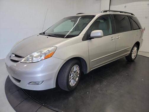 Silver Shadow Pearl 2010 Toyota Sienna XLE