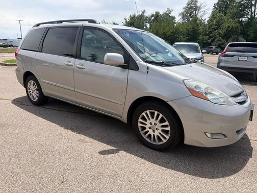 Silver Shadow Pearl 2010 Toyota Sienna XLE