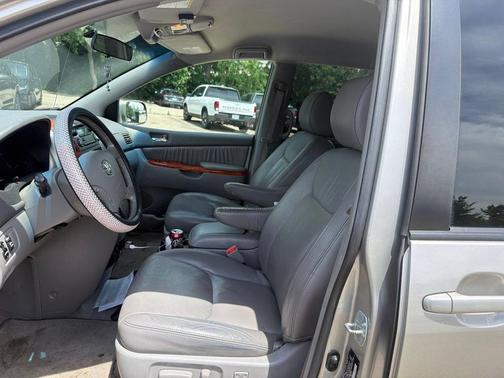 Silver Shadow Pearl 2010 Toyota Sienna XLE