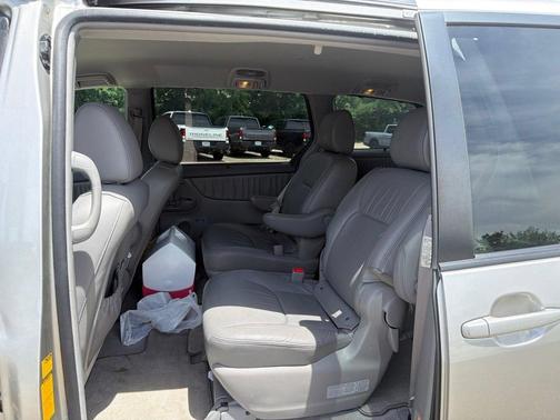 Silver Shadow Pearl 2010 Toyota Sienna XLE